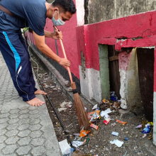 Membersihkan Jalan
